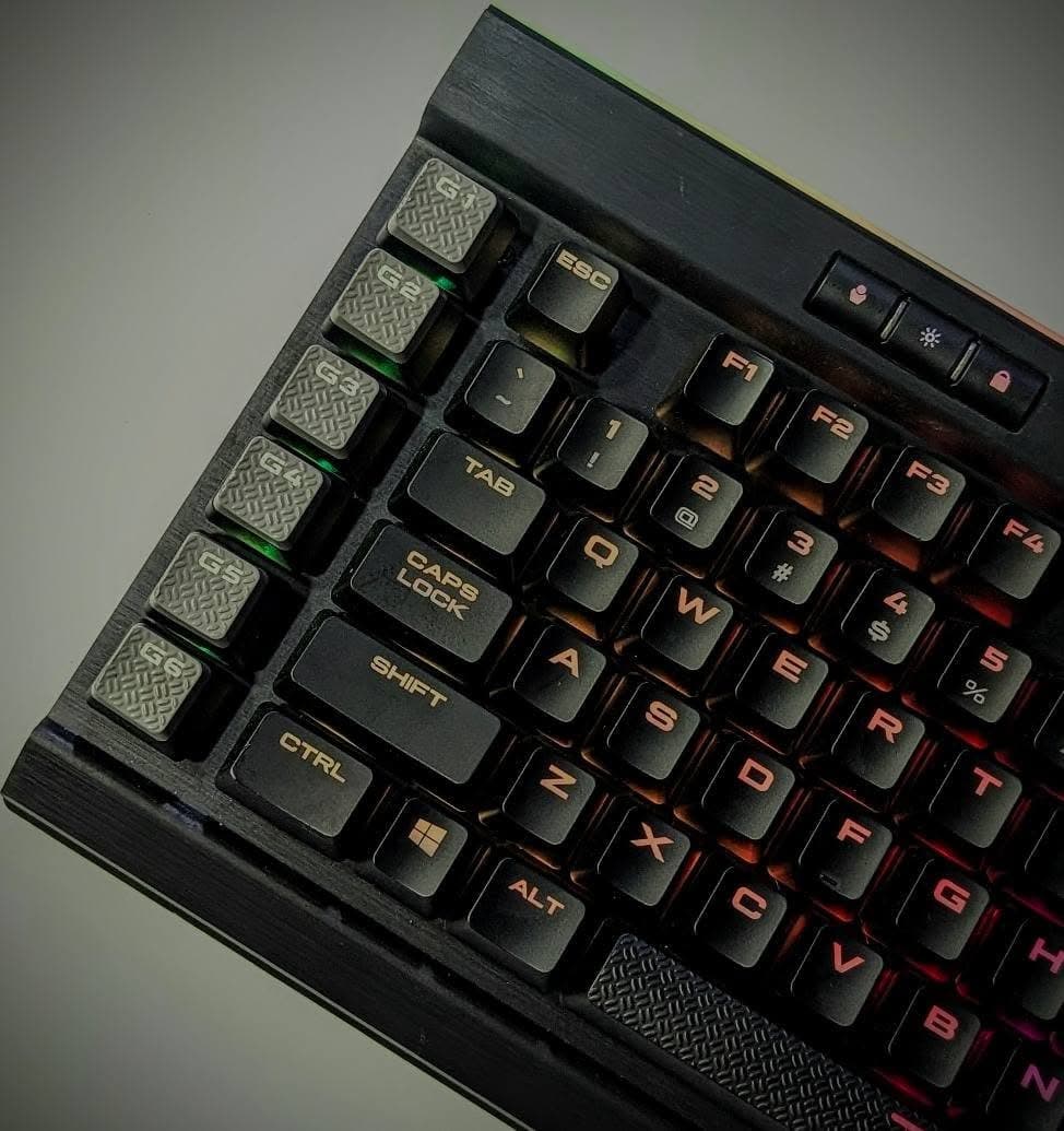 Corsair K95 RGB PLATINUM Mechanical Gaming Keyboard — CHERRY® MX Speed — Black image 3