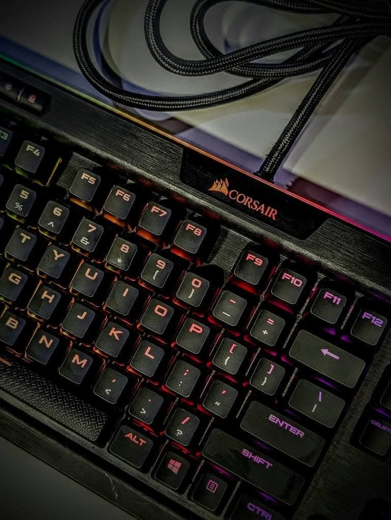 Corsair K95 RGB PLATINUM Mechanical Gaming Keyboard — CHERRY® MX Speed — Black image 4