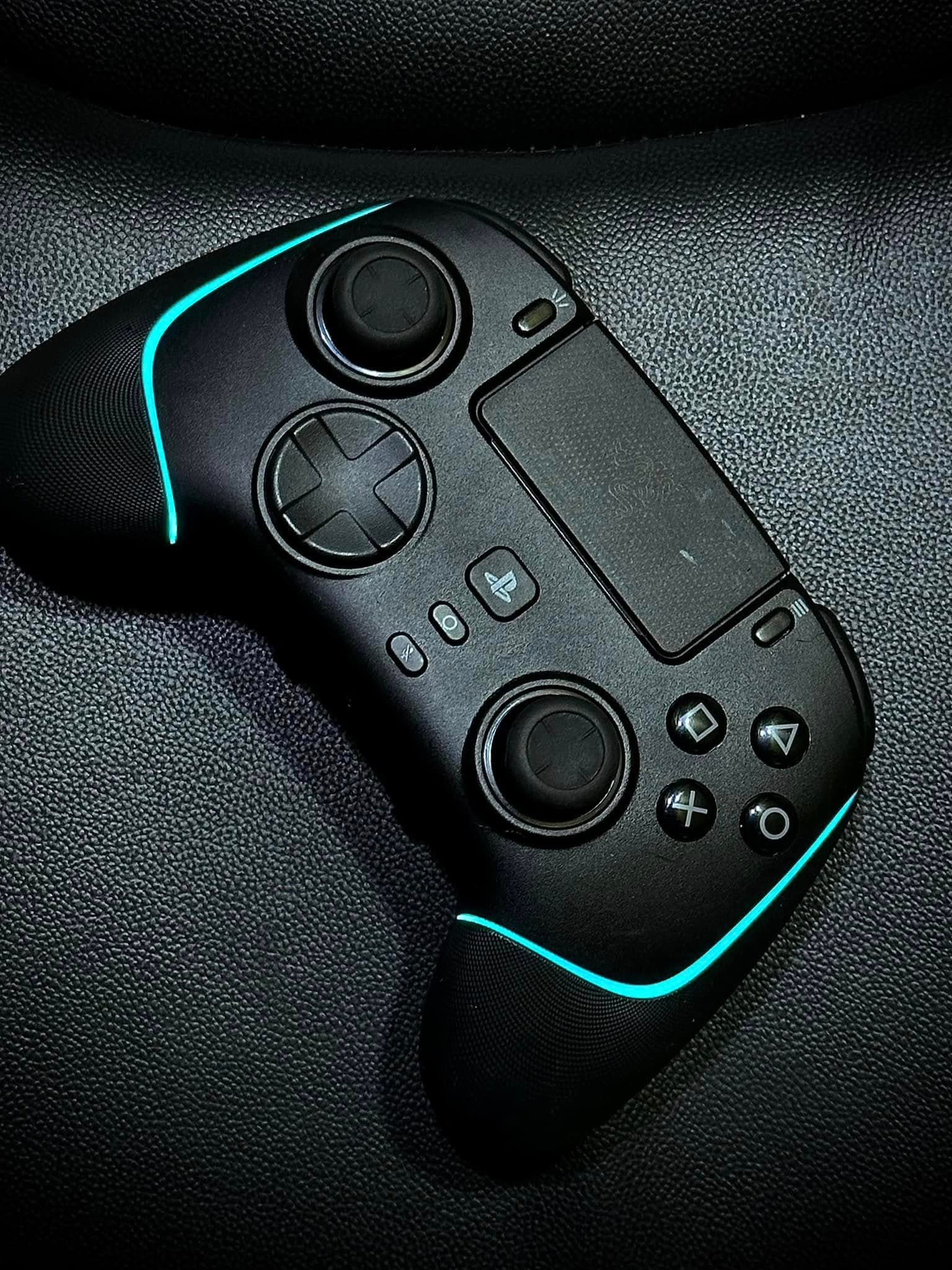 Razer Wolverine V2 Pro Wireless Gaming Controller for PlayStation 5 / PS5, PC image 2